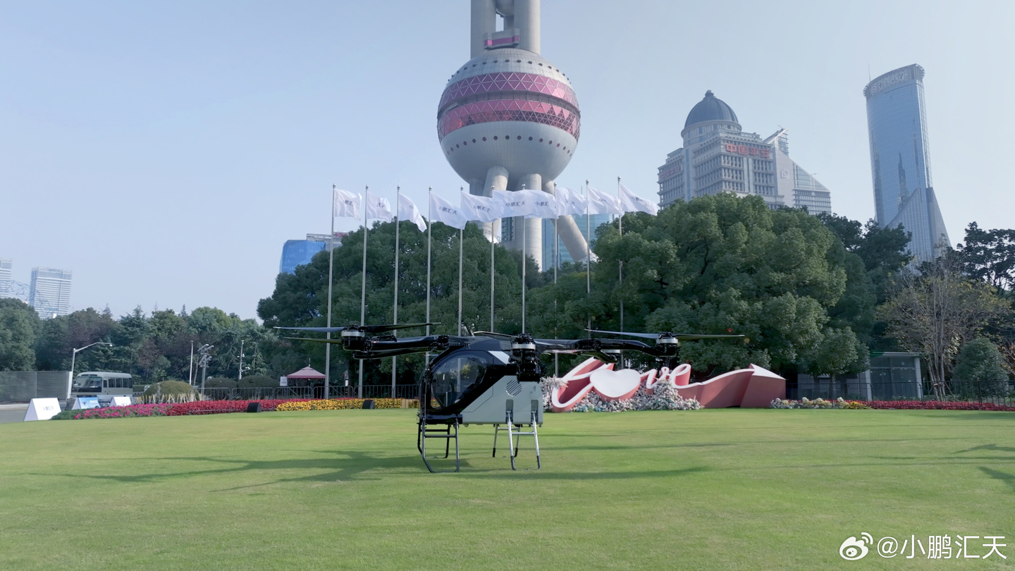 小鹏汇天飞行汽车“陆地航母”上海首飞成功，第一视角视频放出